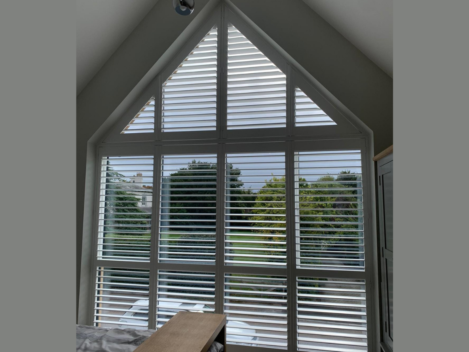 Apex shutter for a triangular gable window